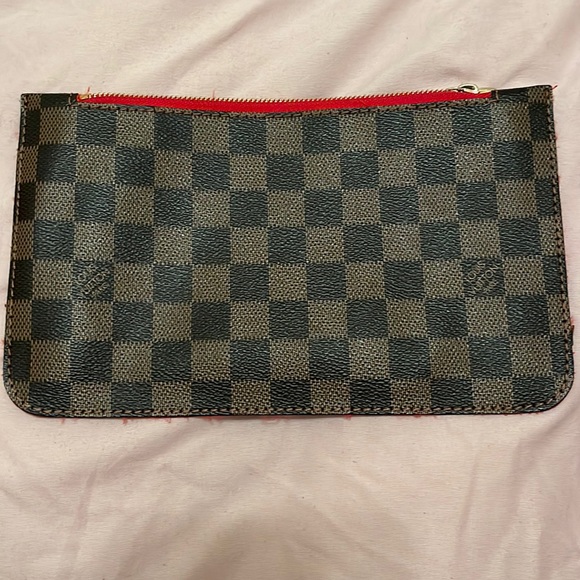 Louis Vuitton pouch - Picture 1 of 3